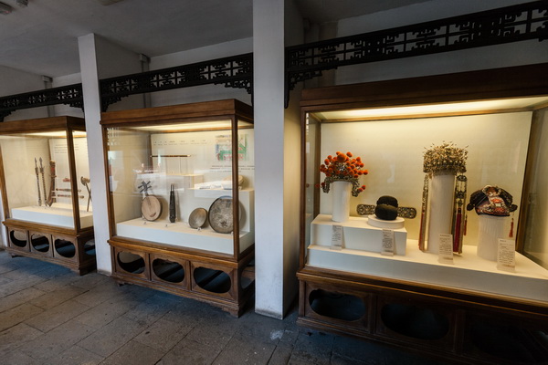 The Gallery of Qing Imperial Opera - The Belvedere of Pleasant Sounds (Changyin ge)(图1)